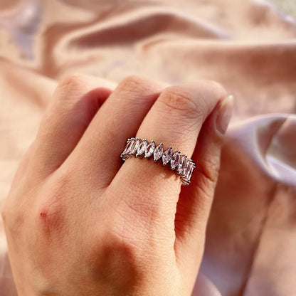[LUCKY LOVE]Gorgeous Marquise Cut Tennis Ring