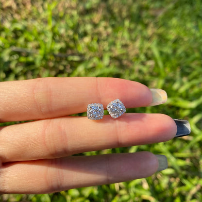 [LUCKY LOVE]Classic Round Center Stone Stud Earrings