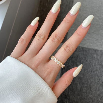 [LUCKY LOVE]Ornate Oval Cut Tennis Ring