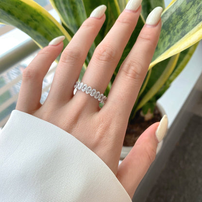 [LUCKY LOVE]Ornate Oval Cut Tennis Ring