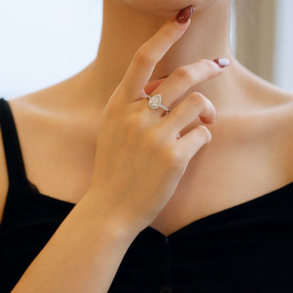 [LUCKY LOVE]1.0 Carat Luxurious Resplendent Water Drop Shape Wedding Ring