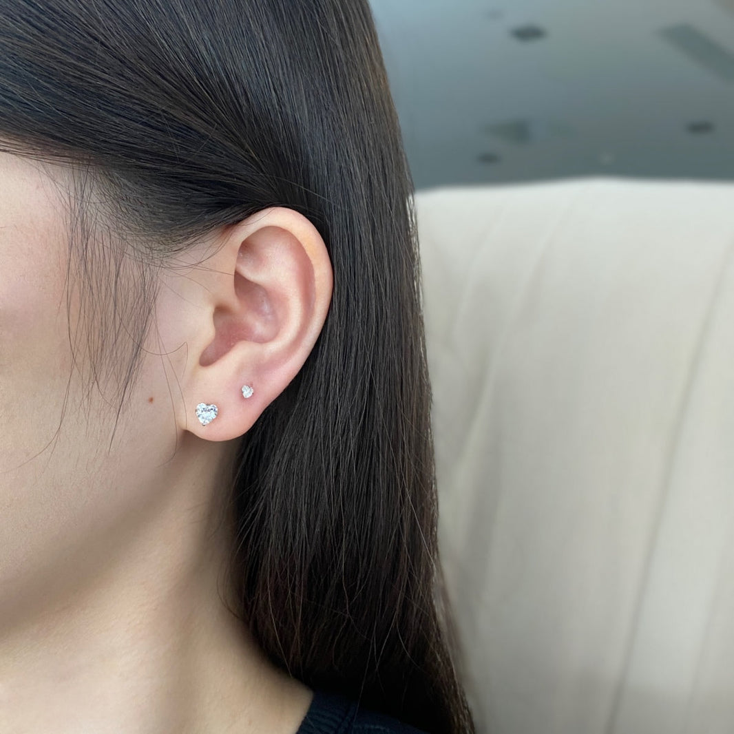 [LUCKY LOVE]Sparkling Heart Shaped Simple Earrings