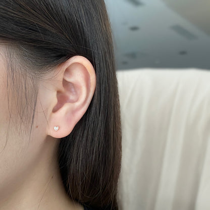 [LUCKY LOVE]Sparkling Heart Shaped Simple Earrings