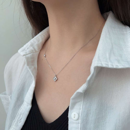 [LUCKY LOVE]Delicate Flower Shape Necklace