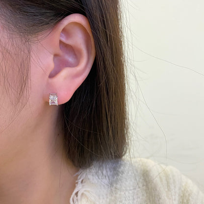 [LUCKY LOVE]Stylish Shiny Rectangular Center Stone Stud Earrings