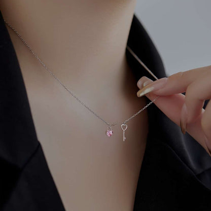 [LUCKY LOVE]Unique Heart Shape Key Pendent Necklace