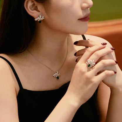 [LUCKY LOVE]Luxurious Flower Shape Emerald Cut Necklace