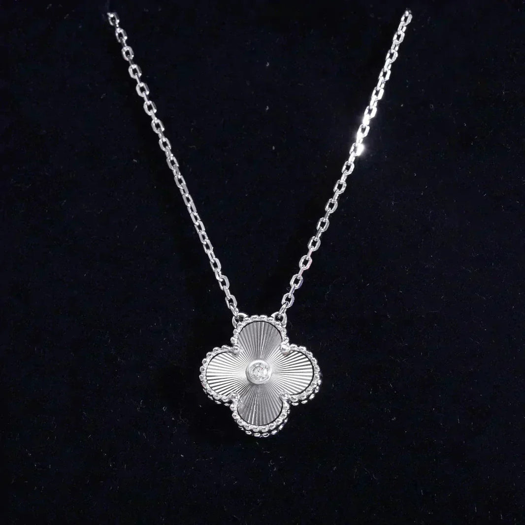 [LUCKY LOVE]CLOVER  15MM DIAMOND LASER NECKLACE SILVER