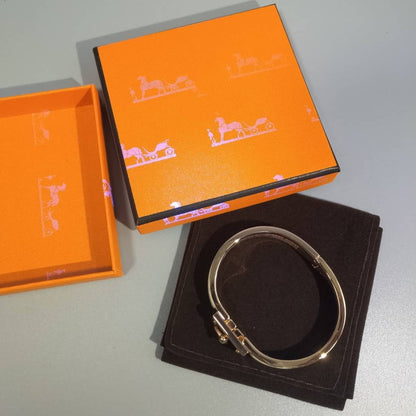 [LUCKY LOVE]H GREY BRACELET
