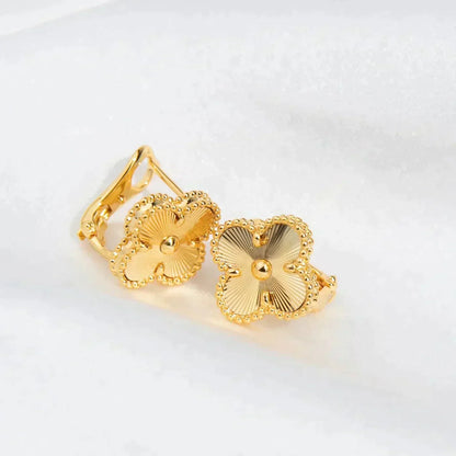 [LUCKY LOVE]CLOVER MEDIUM 1 MOTIFS LASER EARRINGS