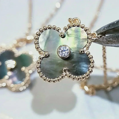 [LUCKY LOVE]CLOVER 15MM DIAMOND AND MOTHER-OF-GREY NECKLACE