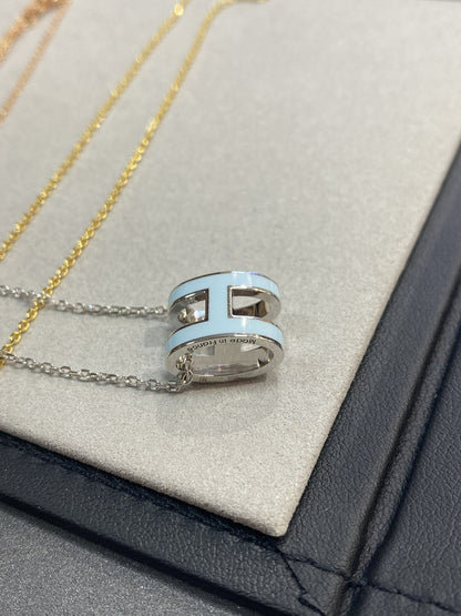 [LUCKY LOVE]POP H LIGHT BLUE NECKLACE