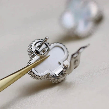 [LUCKY LOVE]CLOVER MEDIUM 1 MOTIFS  WHITE MOP EARRINGS SILVER