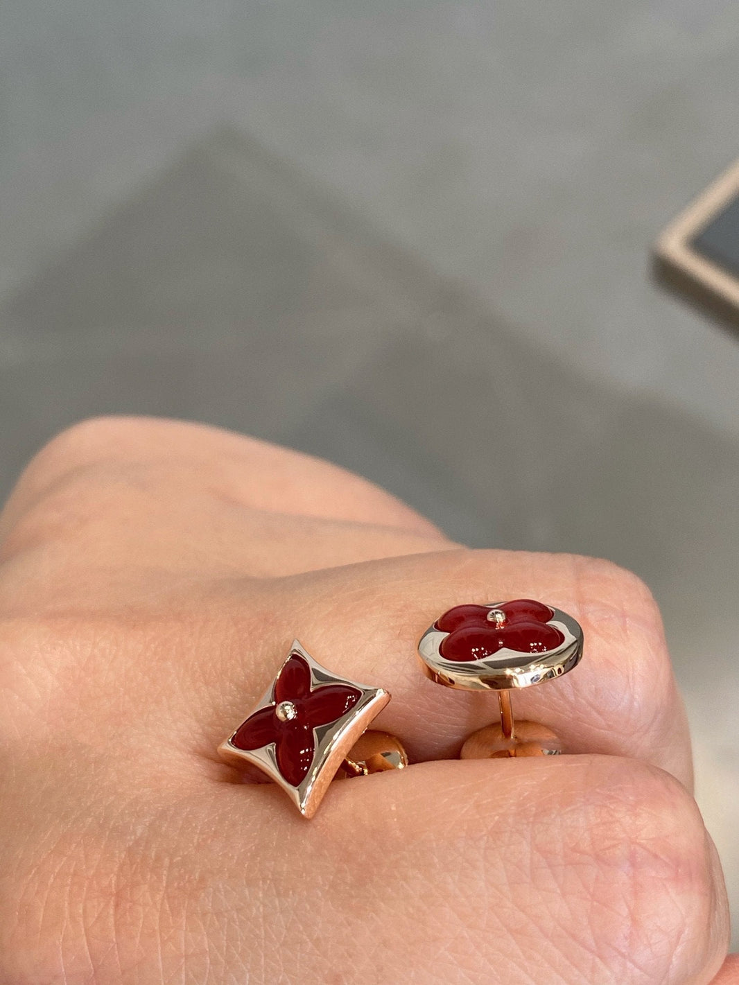 [LUCKY LOVE]STAR AND SUN PINK GOLD CARNELIAN STUD EARRINGS