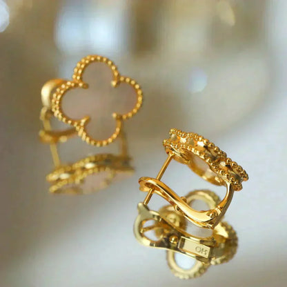 [LUCKY LOVE]CLOVER MEDIUM 1 MOTIFS  WHITE MOP STUD EARRINGS