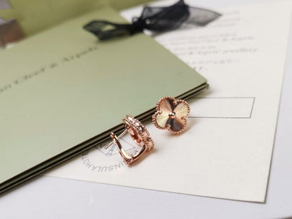 [LUCKY LOVE]CLOVER MEDIUM STUD EARRINGS