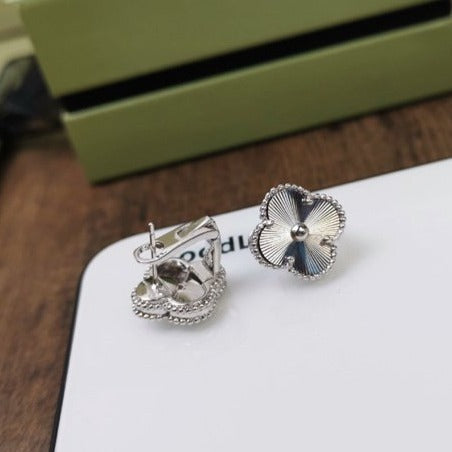 [LUCKY LOVE]CLOVER MEDIUM STUD EARRINGS