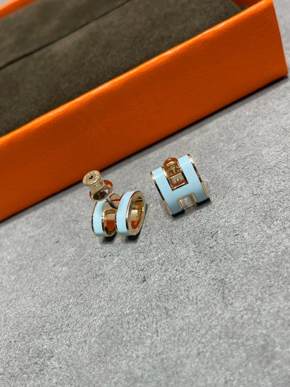 [LUCKY LOVE]POP H SKY BLUE STUD EARRINGS