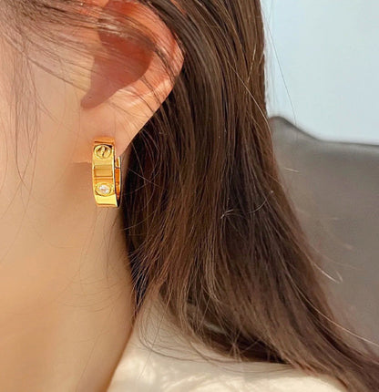 [LUCKY LOVE]LOVE 5.5MM 1 DIAMOND EARRINGS
