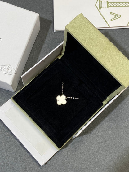 [LUCKY LOVE]CLOVER MEDIUM SILVER WHITE MOP NECKLACE
