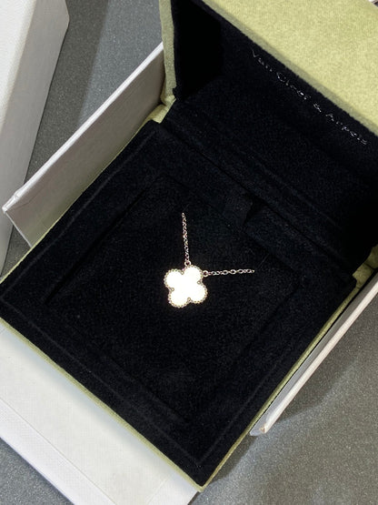 [LUCKY LOVE]CLOVER MEDIUM SILVER WHITE MOP NECKLACE