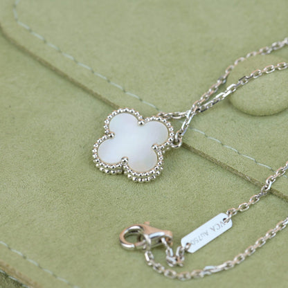 [LUCKY LOVE]CLOVER  15MM WHITE MOTHER-OF-PEARL SILVER