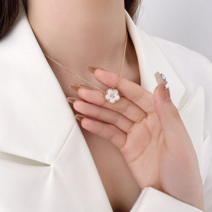 [LUCKY LOVE]LUCKY  WHITE MOP  PLUM BLOSSOM NECKLACE