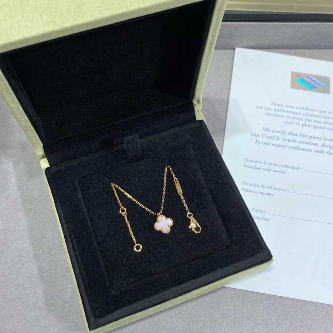 [LUCKY LOVE]CLOVER 9.5MM PINK MOTHER OF PEARL SINGLE FLOWER NECKLACE