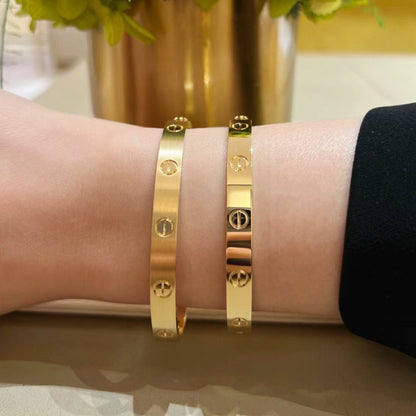 [LoveLucky] LOVE Brushed & Lucky Spring Butterfly 5-Motif Bracelet Stack Set