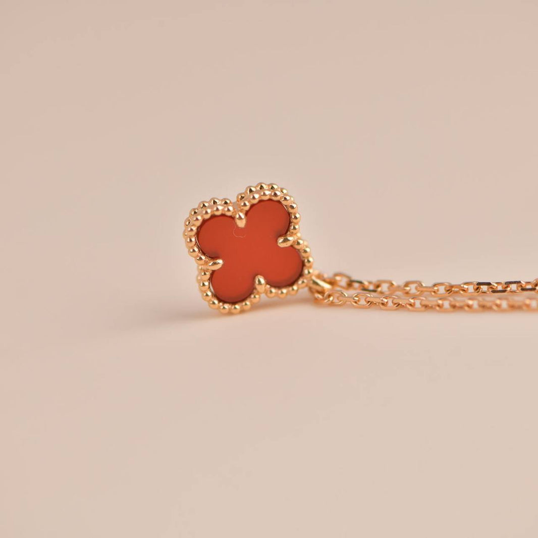 [LUCKY LOVE]CLOVER MINI 9.5MM WHITE CARNELIANS NECKLACE