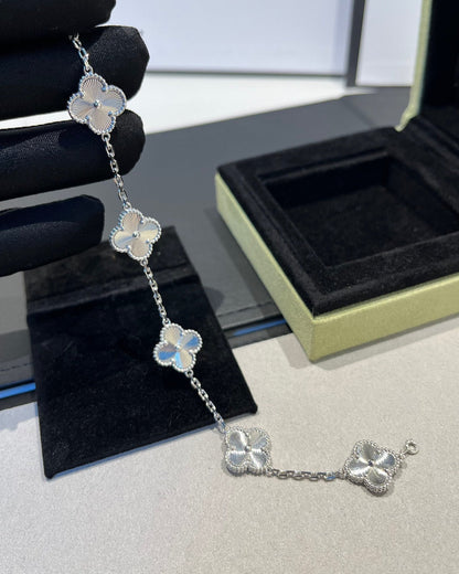 [LUCKY LOVE] CLOVER 5 MOTIF LASER BRACELET COLLECTION